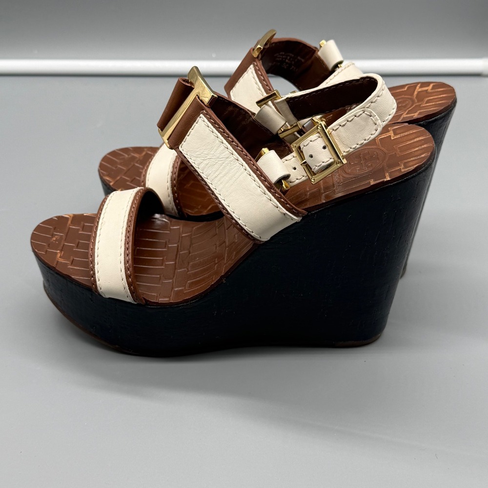Tory Burch Leather Platform Wedge Sandals Cream Tan Brown Gold Logo Size 7M - Picture 3 of 8